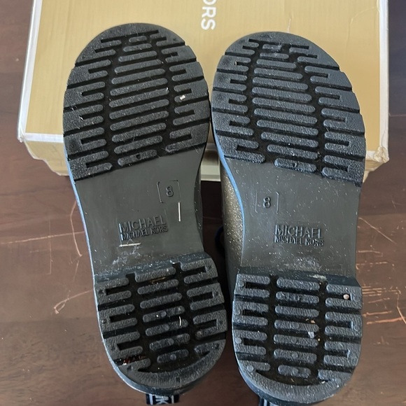 MICHAEL Michael Kors Women's Tavie Lug Sole Lace-Up Rain Booties EUC - Picture 8 of 9